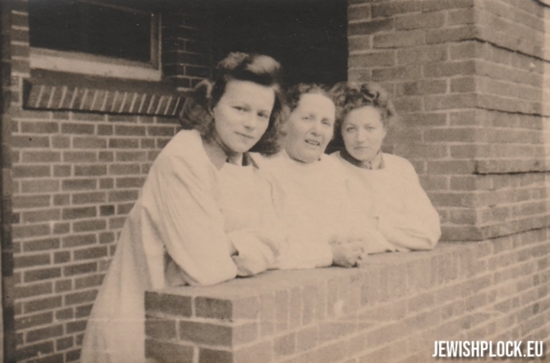 Barbara Olszewska (in the middle) in the company of two unidentified women doctors (source: private collection of Zuzanna Witwicka)